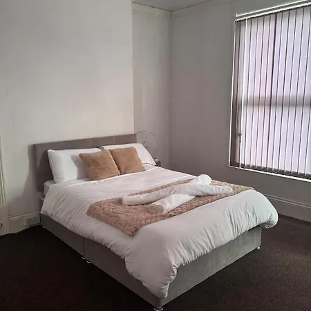 Apartment Prime Location 3 Bedroom *