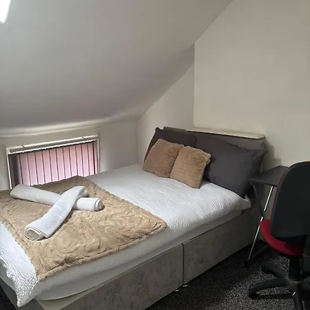 Apartment Prime Location 3 Bedroom *
